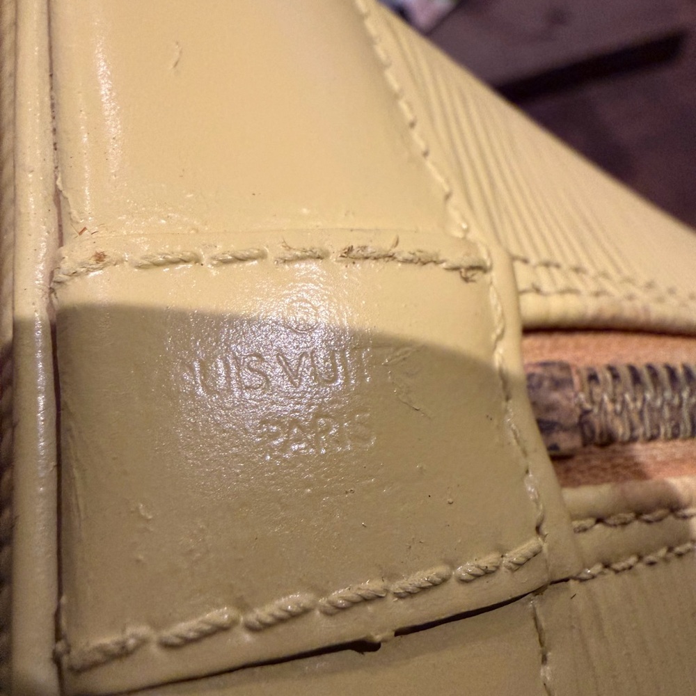 Louis Vuitton Alma with lock and key - Picture 13 of 13